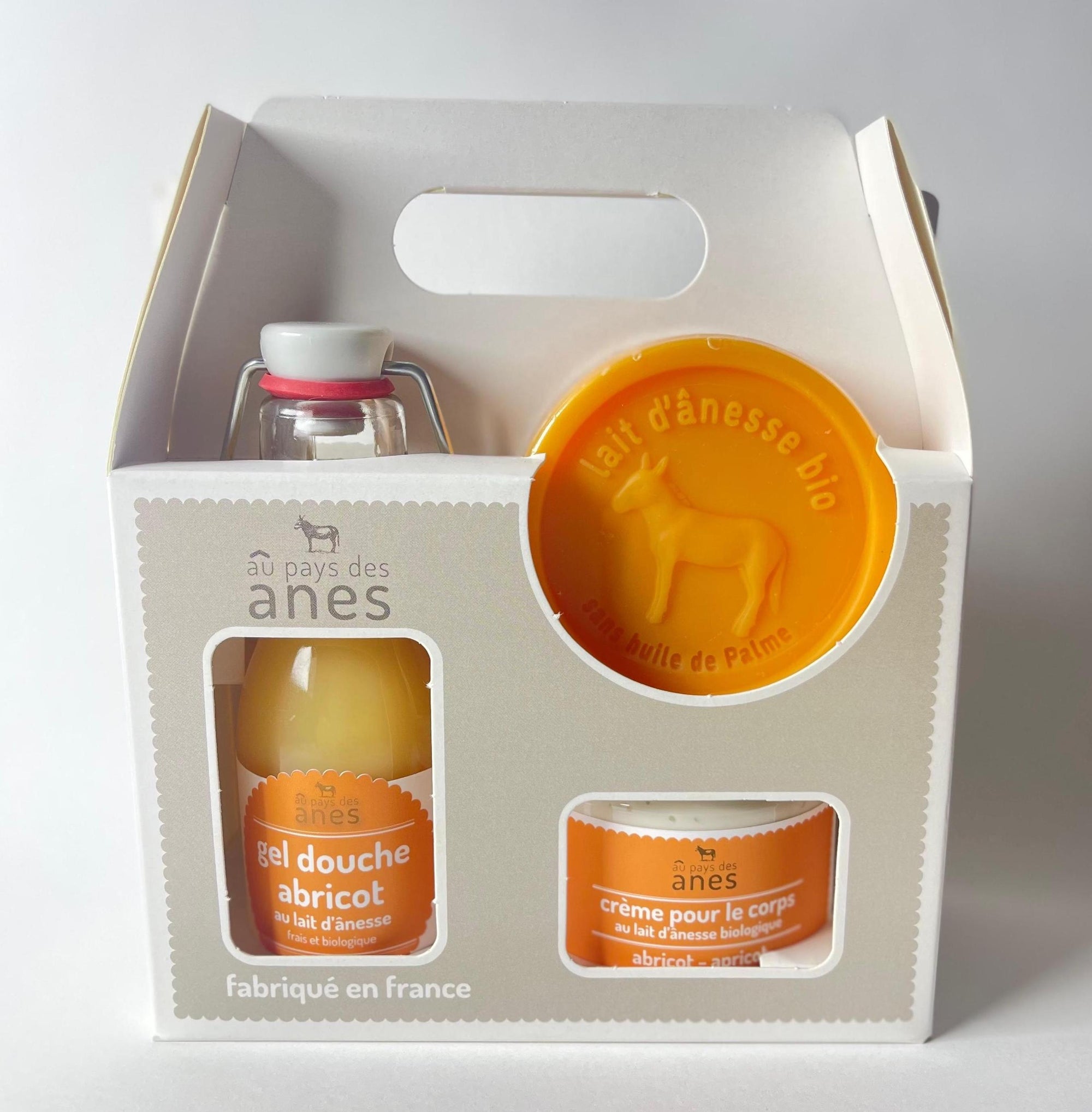Apricot Gift Box: Shower Gel - Round Soap - Body Cream