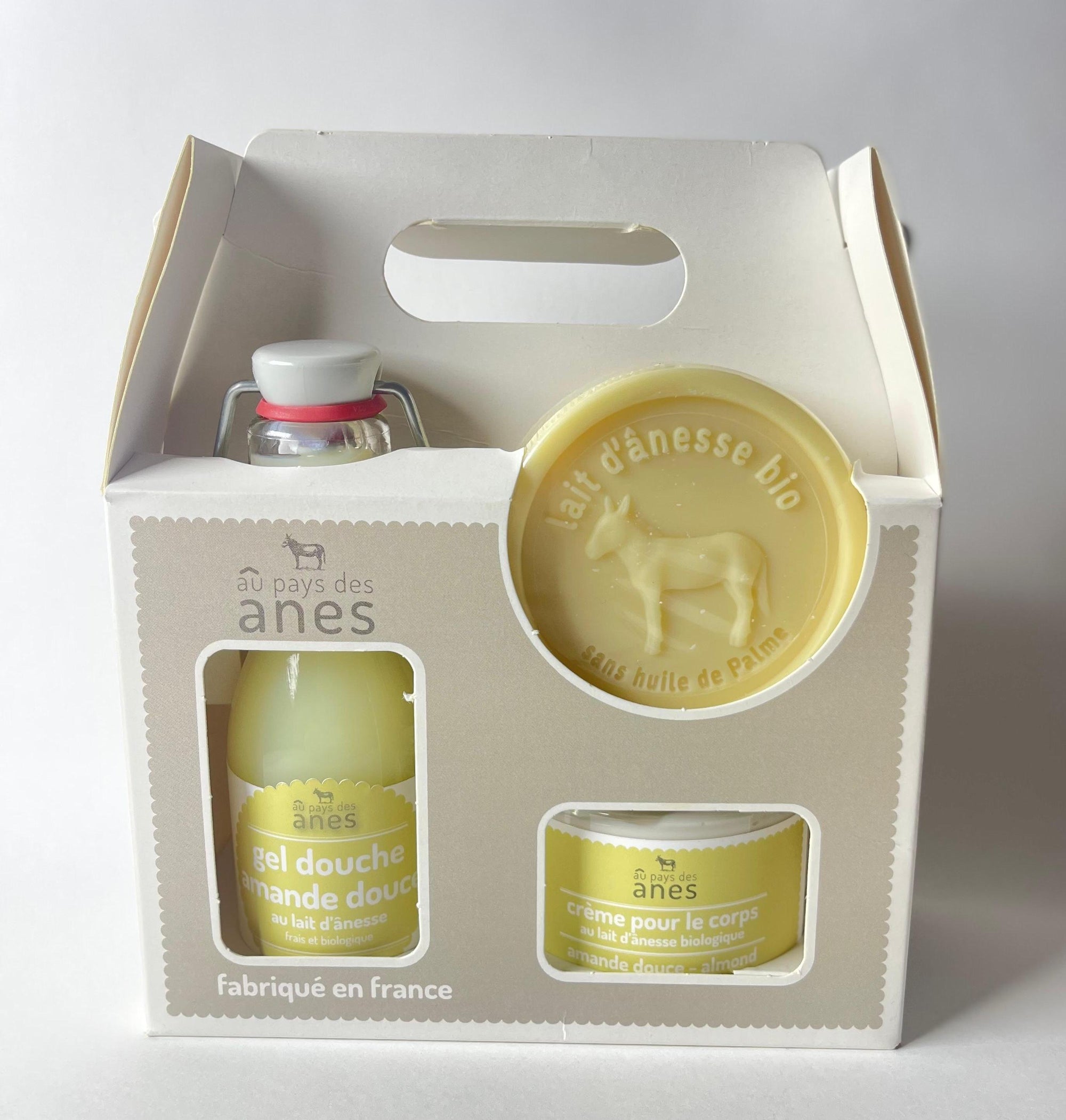 Sweet Almond Gift Box: Shower Gel - Round Soap - Body Cream