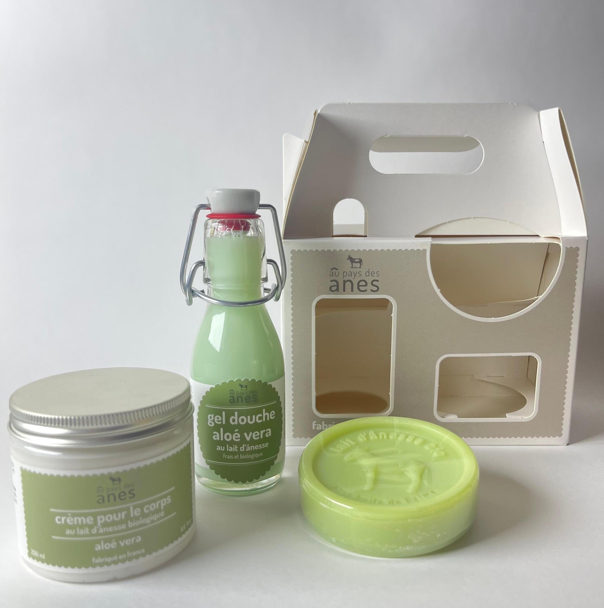 Aloe Vera Gift Box: Shower Gel - Round Soap - Body Cream