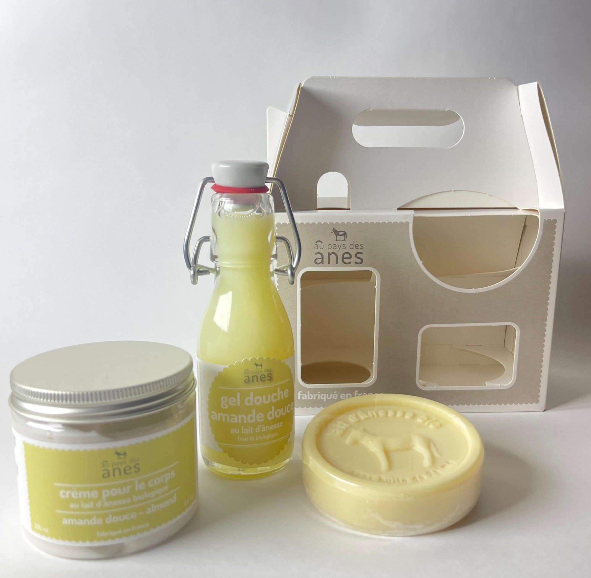 Sweet Almond Gift Box: Shower Gel - Round Soap - Body Cream