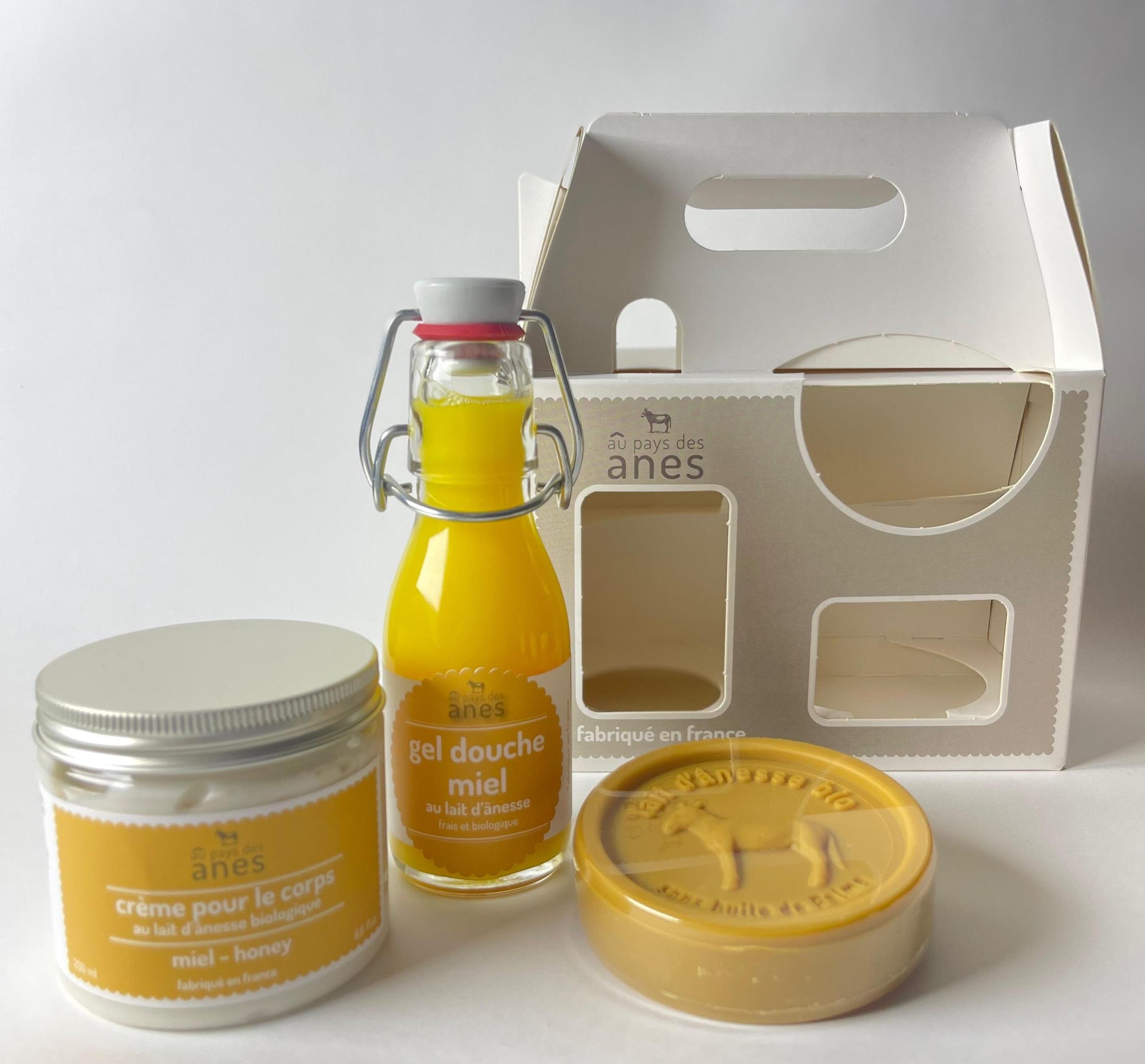 Honey Gift Box: Shower Gel - Round Soap - Body Cream